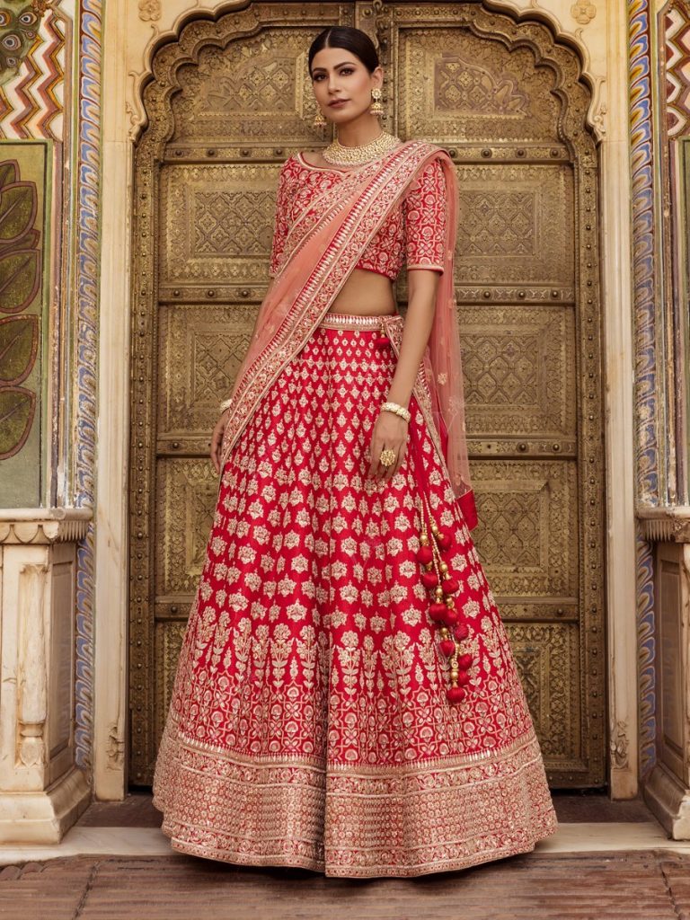 red bridal lehenga from Vasansi Jaipur