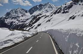 . Rohtang pass only allows visitors for 7 months-Book Shimla manali package tour accordingly