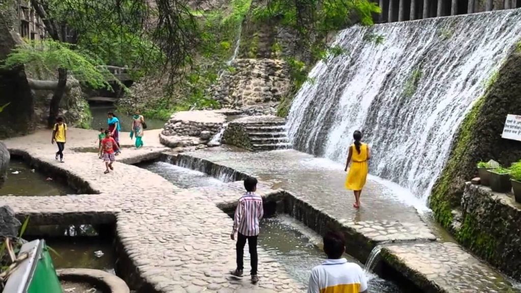 famous spots such a Sukhna lake, Rose garden and rock garden in Chandigarh- with roaming routes