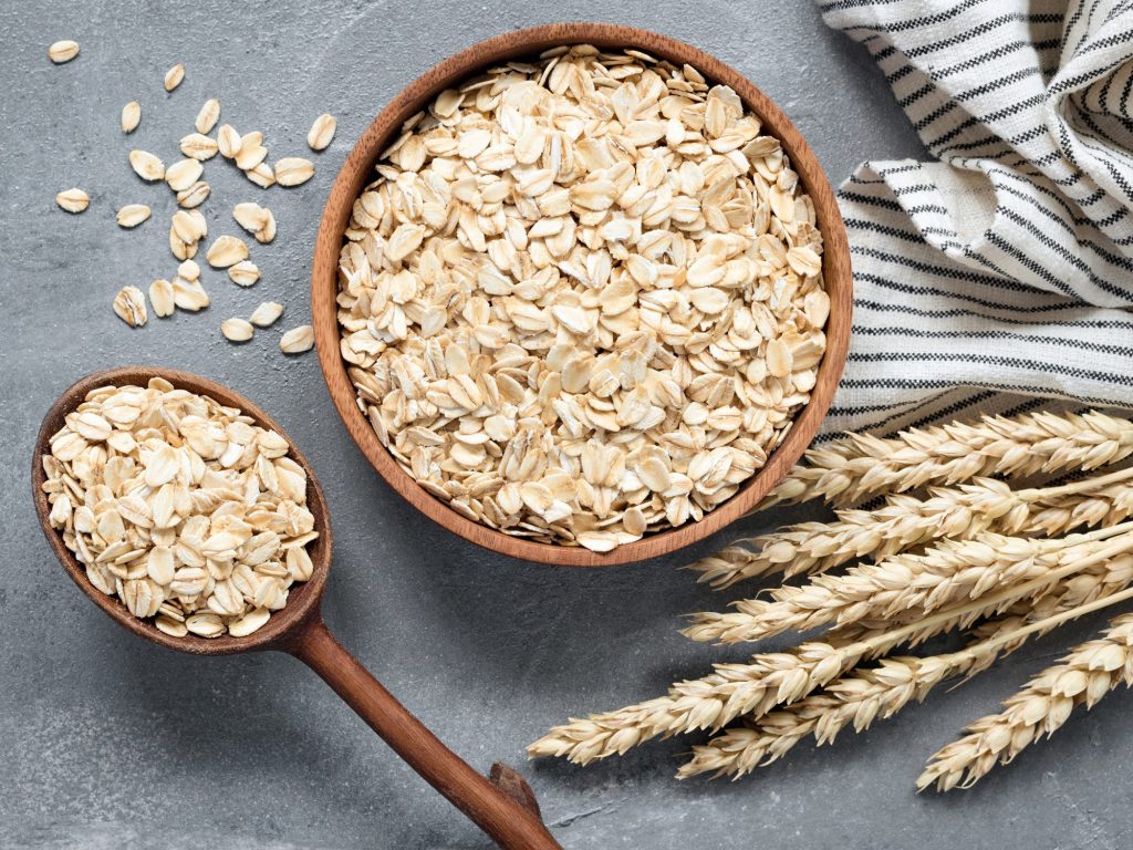 Rolled oats filled with fiber and help to lose fat