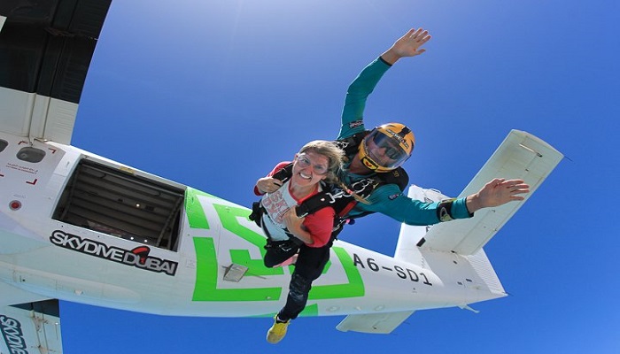 skydiving in palm jumeirah best adventure activities in dubai