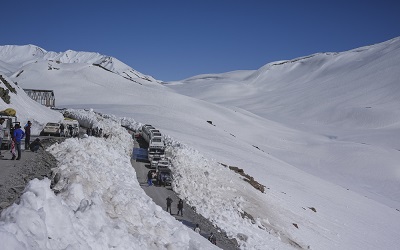 Rohtang pass during snowfall