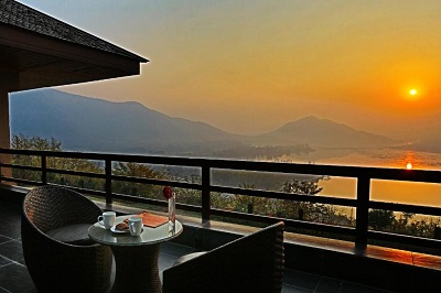 Vivanta Dal View luxury hotel in srinagar