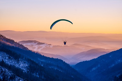 paragliding at solang valley manali