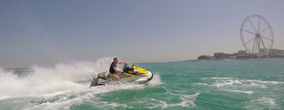 Speed boating in Dubai