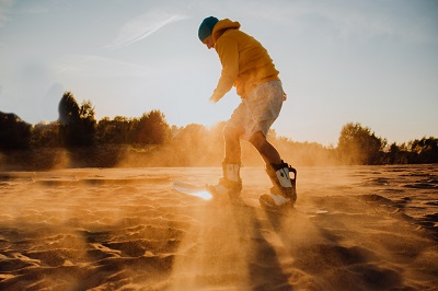 Skiing in dubai desert