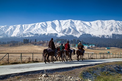 Best of India Tourism: Snow capped mountains of Jammu & Kashmir