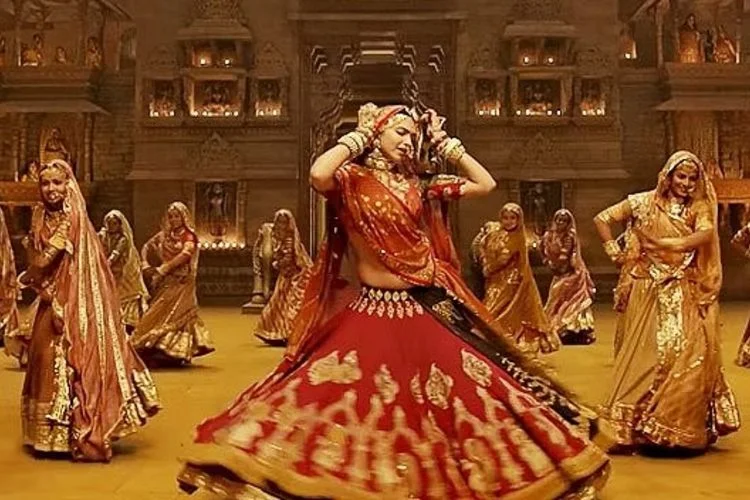 Rajasthan dance forms - ghoomar