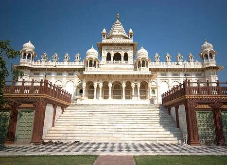 The intricate carvings and architecture of Jaswant Thada.